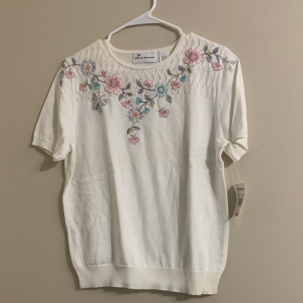 Alfred Dunner Cream Top with Pink and Blue Floral Embroidery new small